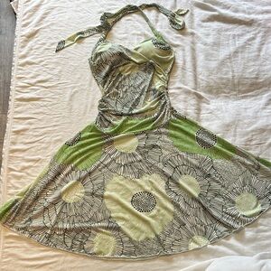 Chic Backless Floral Dress in Green and Cream